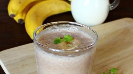 Рецепт бананового смузи с молоком