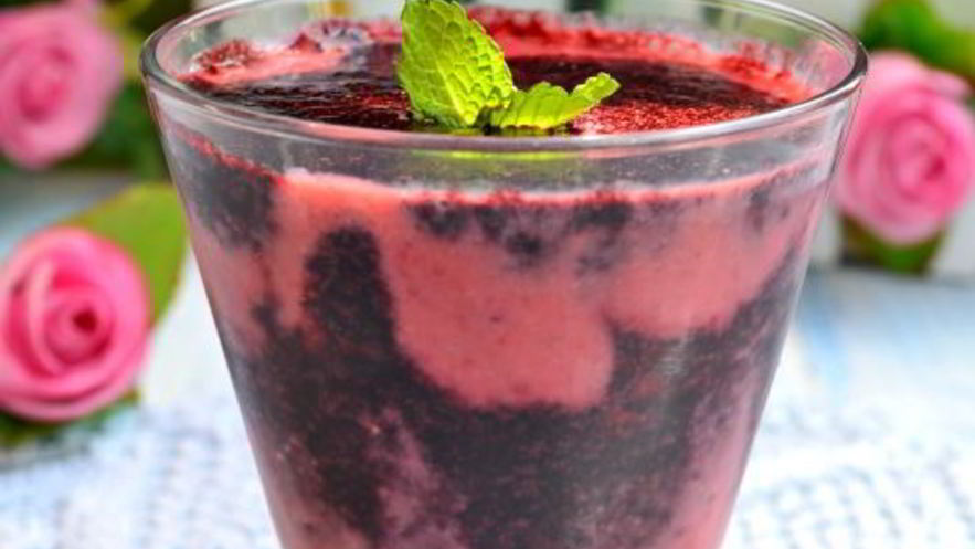 Рецепт клубнично-черничного смузи