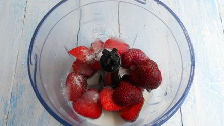 Рецепт клубнично-черничного смузи