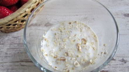 Рецепт клубничного смузи с овсяными хлопьями