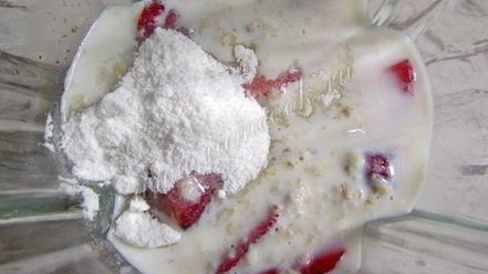 Рецепт клубничного смузи с овсяными хлопьями