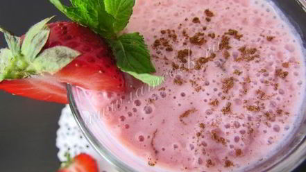 Рецепт клубничного смузи с овсяными хлопьями