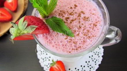 Рецепт клубничного смузи с овсяными хлопьями