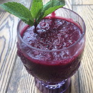 Рецепт Смузей из ананаса и черной смородины