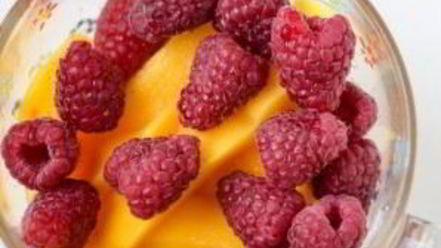 Рецепт смузей из манго и ягод