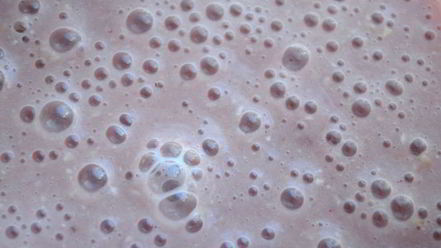 Рецепт смузей с бананом и малиной