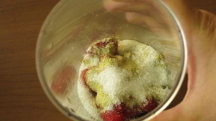 Рецепт смузей с ягодами и кислым молоком