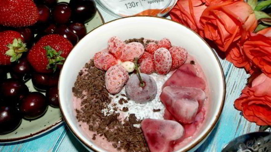 Рецепт вишневого смузи-боул с чиа