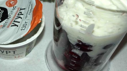 Рецепт вишневого смузи-боул с чиа