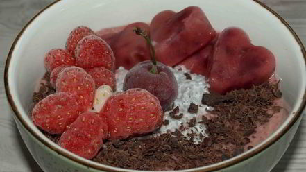 Рецепт вишневого смузи-боул с чиа