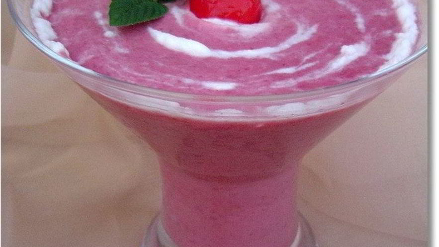 Рецепт вишневого смузи с йогуртом и овсяными хлопьями