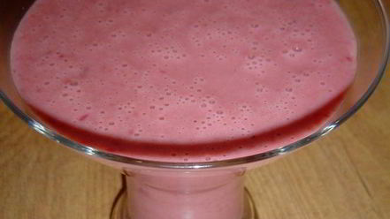 Рецепт вишневого смузи с йогуртом и овсяными хлопьями