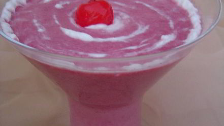 Рецепт вишневого смузи с йогуртом и овсяными хлопьями