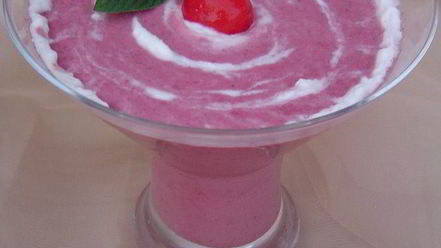 Рецепт вишневого смузи с йогуртом и овсяными хлопьями