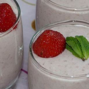 Рецепт Ягодно-бананового смузи на кокосовом молоке