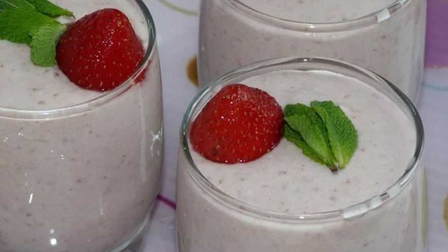 Рецепт ягодно-бананового смузи на кокосовом молоке