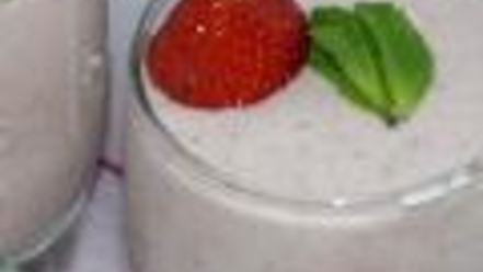 Рецепт ягодно-бананового смузи на кокосовом молоке