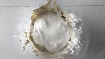 Рецепт томатного сока с зеленой гречкой, сельдереем и сметаной