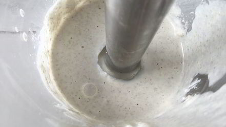 Рецепт томатного сока с зеленой гречкой, сельдереем и сметаной