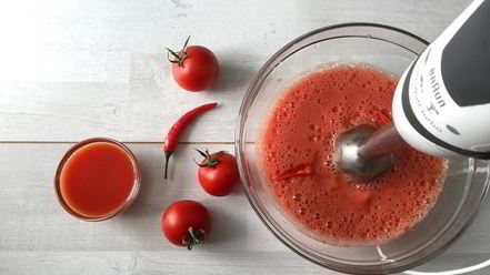 Рецепт томатного сока с зеленой гречкой, сельдереем и сметаной