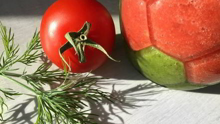 Рецепт томатного сока с зеленой гречкой, сельдереем и сметаной