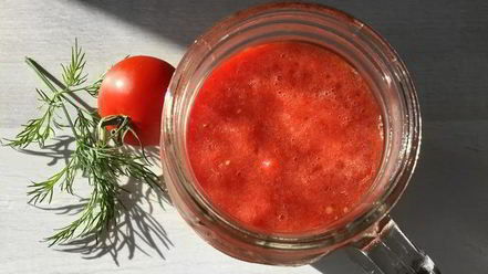 Рецепт томатного сока с зеленой гречкой, сельдереем и сметаной