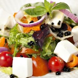 Рецепт Греческого салата с бальзамическим жемчугом