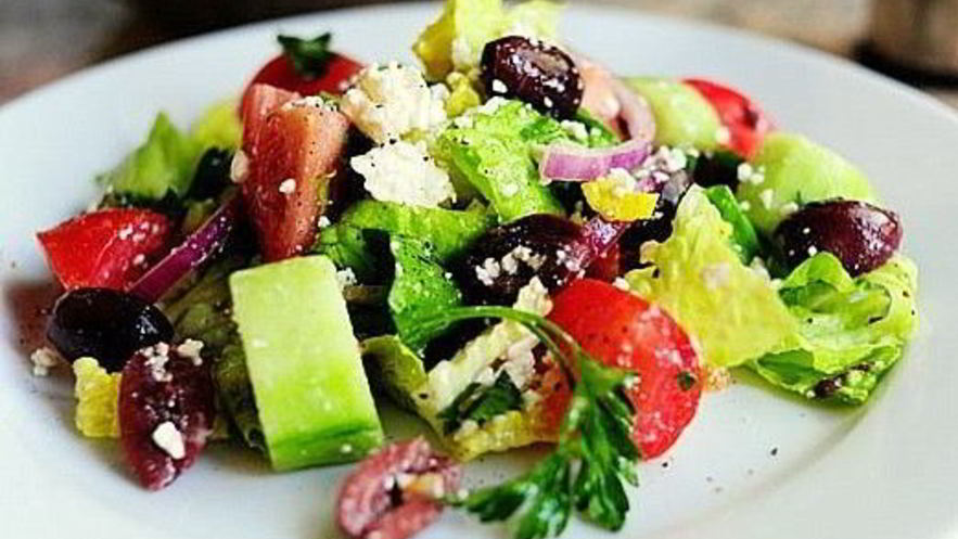 Рецепт греческого салата с базиликом