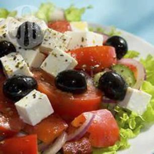 Рецепт Греческого салата с брынзой и маслинами
