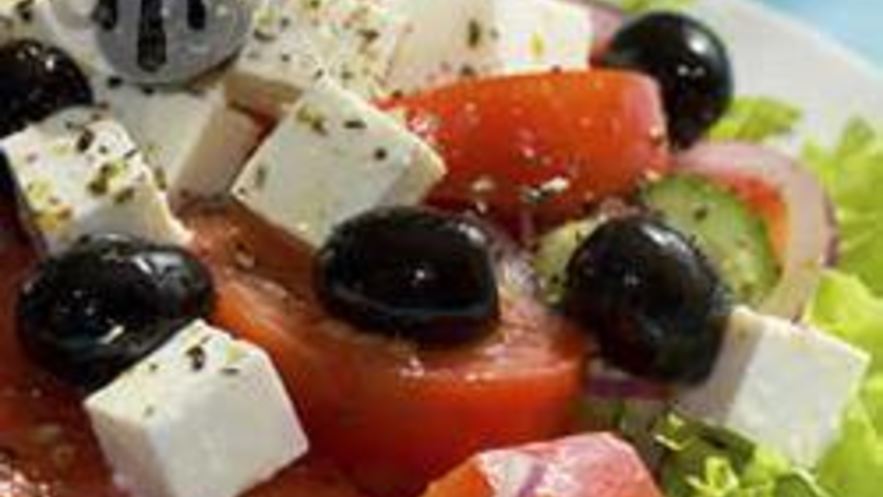 Рецепт греческого салата с брынзой и маслинами