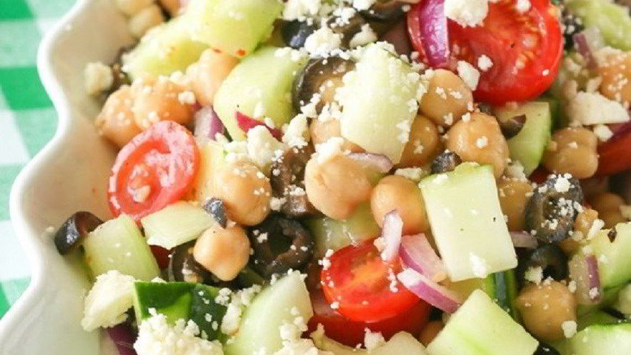 Рецепт греческого салата с нутом и фетой