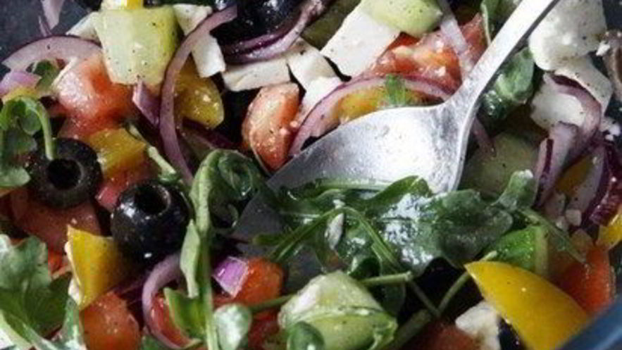 Рецепт греческого салата с рукколой