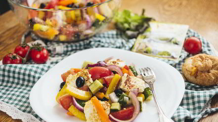 Рецепт греческого салата с жареным адыгейским сыром