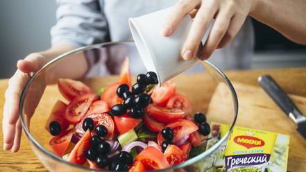 Рецепт греческого салата с жареным адыгейским сыром