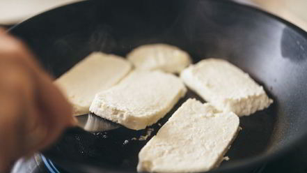 Рецепт греческого салата с жареным адыгейским сыром