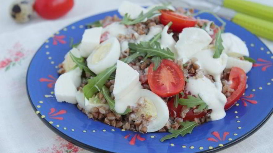 Рецепт гречневого салата с моцареллой