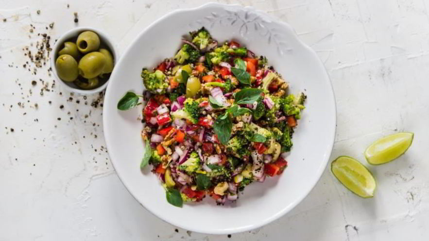 Рецепт овощного салата с зеленой гречкой