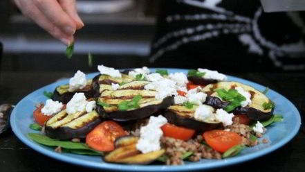 Рецепт салата из гречки с баклажаном