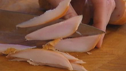 Рецепт салата из гречки с копченой курицей, помидорами и руколой