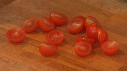 Рецепт салата из гречки с копченой курицей, помидорами и руколой