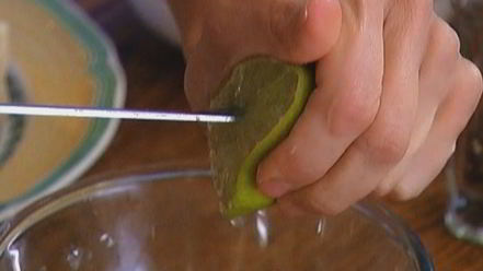 Рецепт салата из гречки с копченой курицей, помидорами и руколой