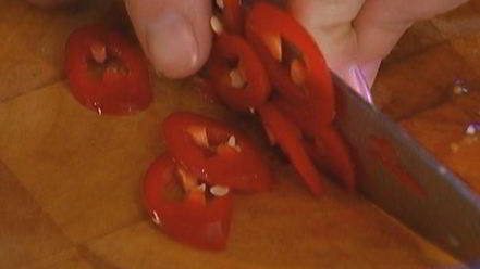 Рецепт салата из гречки с копченой курицей, помидорами и руколой