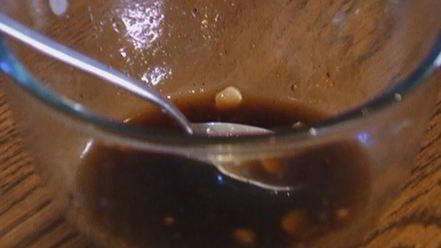 Рецепт салата из гречки с копченой курицей, помидорами и руколой