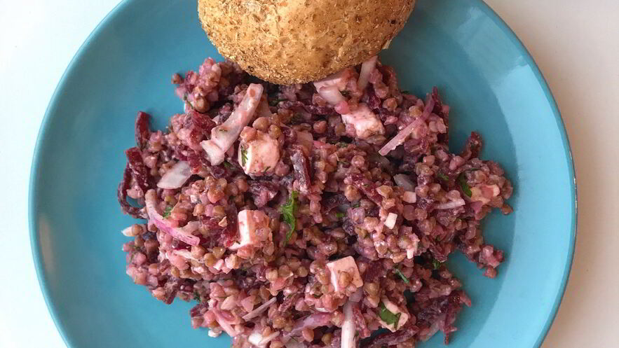 Рецепт салата из гречки, свеклы и брынзы