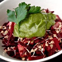 Рецепт Салата из пророщенной гречки яблок и свеклы