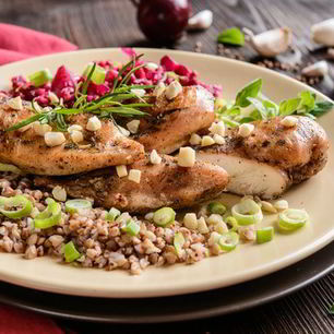 Рецепт Салата с гречкой и куриным филе