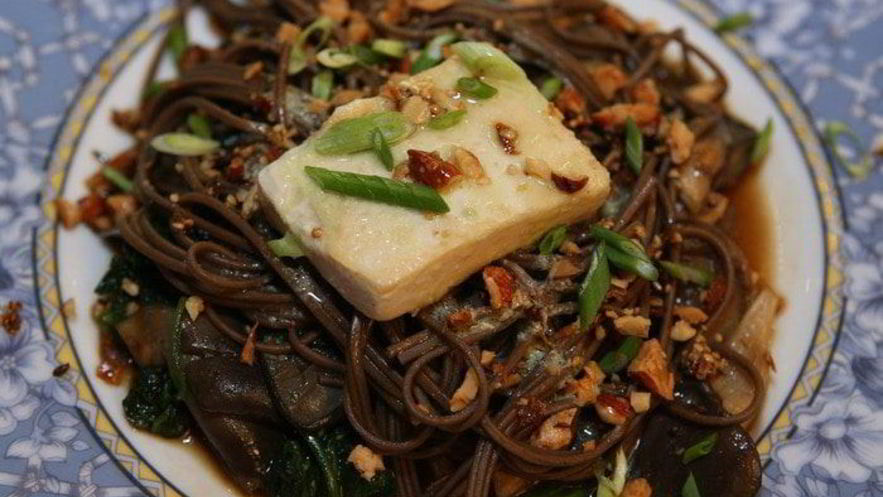 Рецепт салата с гречневой лапшой