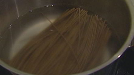 Рецепт салата с гречневой лапшой