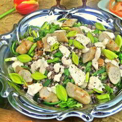 Рецепт Теплого салата из гречки с колбасками и сыром