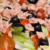 Рецепт Индонезийского салата из тунца с маслинами